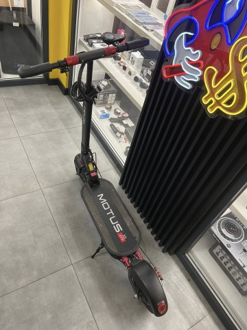 Hulajnoga elektryczna Motus 10 Pro