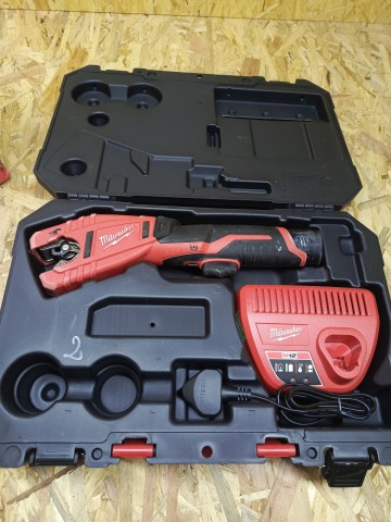 Obcinak do rur Milwaukee