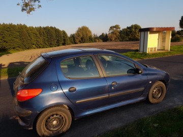 Sprzedam Peugeot 206 1,2 benzy-gaz 2001r cena 1700 zl.
