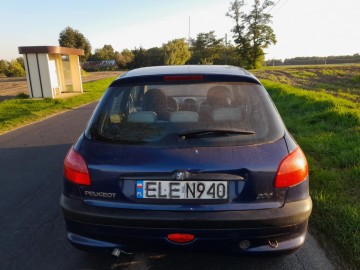 Sprzedam Peugeot 206 1,2 benzy-gaz 2001r cena 1700 zl.