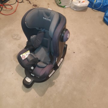 Fotelik samochodowy 0-18kg obrotowy. tel 888-84-66-33