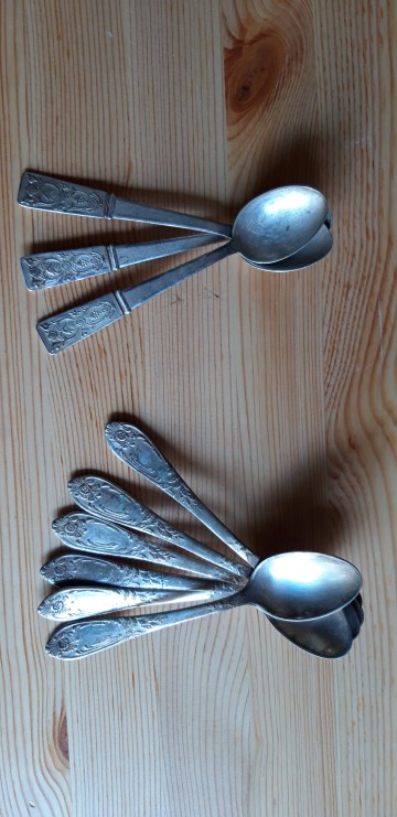 Posrebrzane stare łyżeczki.