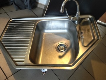 Zlewozmywak stalowy narożnikowy wraz z baterią