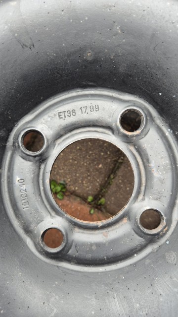 Sprzedam 2x felgi stalowe ET36 z oponami 175/65R15