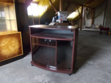 Szafka wolnostojąca na k&oacute;łkach