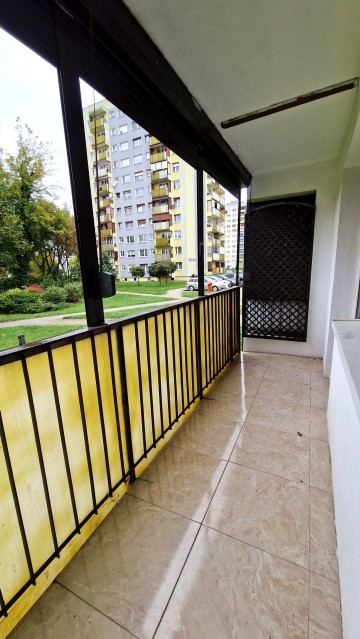 Wynajmę - 2 pokoje -BALKON - PARTER- ul. Wiechowicza, Konin