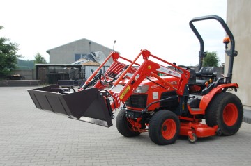 Ładowacz TUR z samopoziomowaniem, przeznaczony do traktora K