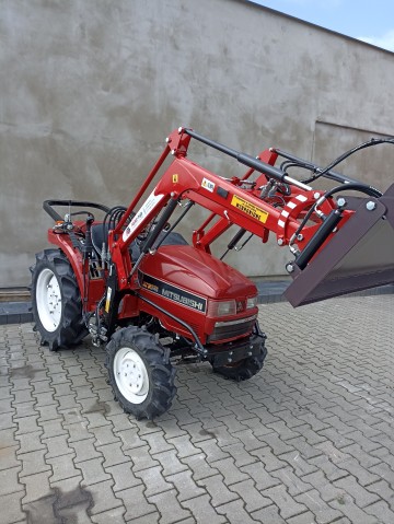 Nowy Ładowacz TUR z Samopoziomowaniem do Traktor&oacute;w Mitsubish