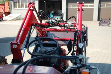 Nowy Ładowacz TUR z Samopoziomowaniem do Traktor&oacute;w Mitsubish