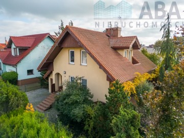 Wyjątkowy dom w Kole &ndash; styl i przestrzeń z pięknym ogrodem