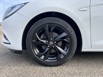 Opel Astra 1.4 BENZYNA Klimatronik Navi Ledy Kamera HAK