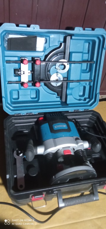 Frezarka gornowrzecionowa erbauer 2100w.