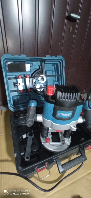 Frezarka gornowrzecionowa erbauer 2100w.