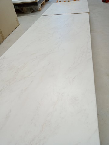 Dwa nowe blaty laminowane koloru marmurek.