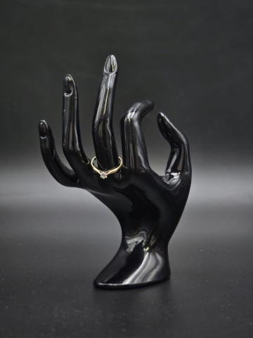 Złoty pierścionek 18k Pr&oacute;ba 750 Waga: 2.45 g