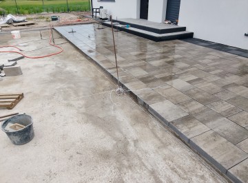 Układanie kostki brukowej