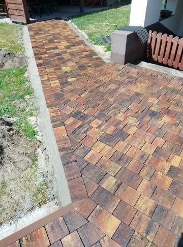 Układanie kostki brukowej