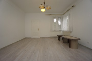 Na sprzedaż parter kamienicy z lat 40. | 100 m2 | po remonci