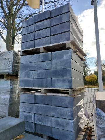 STOPIEŃ SCHODOWY NOVATOR wapień szary BRUK-BET 100 zł/szt