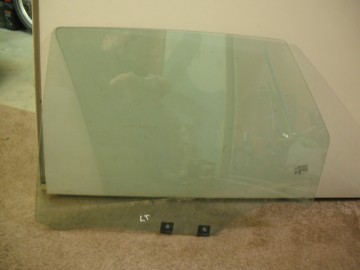 Sprzedam szyby boczne (lewa str.) do Renault Captur