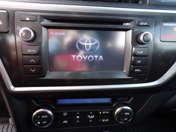 TOYOTA  AURIS 2.0 D4D SK&Oacute;RA ALU NAVI KAMERA  HAK  ZAMIANA