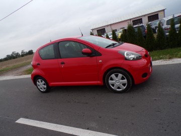 TOYOTA AYGO 1.0 BENZ ZAMIANA