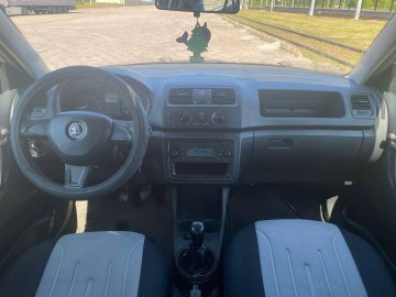 Sprzedam samoch&oacute;d Skoda Fabia 2014r,1,4l.gaz.Klima