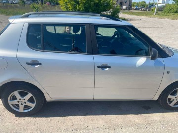 Sprzedam samoch&oacute;d Skoda Fabia 2014r,1,4l.gaz.Klima