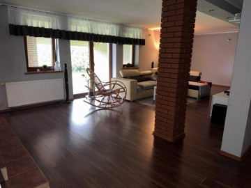 Nieruchomość dom+działka na sprzedaż