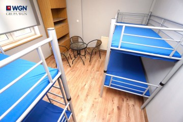 Dom wolnostojący przystosowany pod kwatery pracownicze.