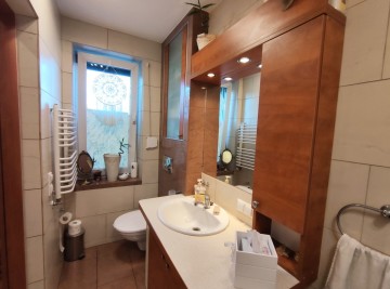 Na sprzedaż dom w pobliżu jezior, zagospodarowana działka