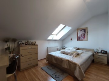 Na sprzedaż dom w pobliżu jezior, zagospodarowana działka