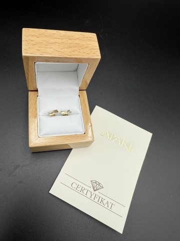 Złote kolczyki diamentem  W komplecie certyfikat Apart Pr&oacute;ba