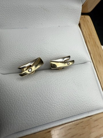 Złote kolczyki diamentem  W komplecie certyfikat Apart Pr&oacute;ba