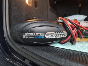 Ł&oacute;dź wędkarska wiosłowa z silnikiem elektrycznym