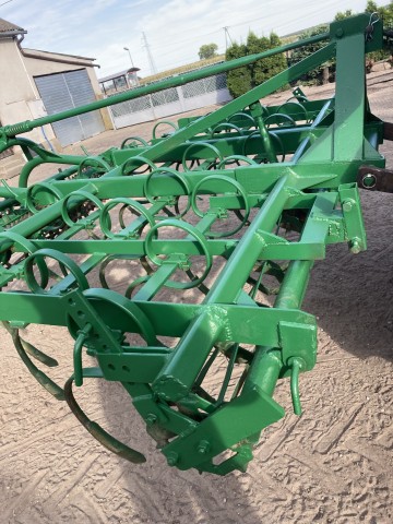 Kultywator z walkami