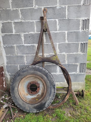 Dyszel. Obrotnica. Koło 825x20