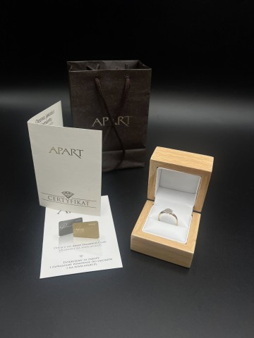 Pierścionek z ż&oacute;łtego złota z diamentami Apart Pr&oacute;ba 375 + c