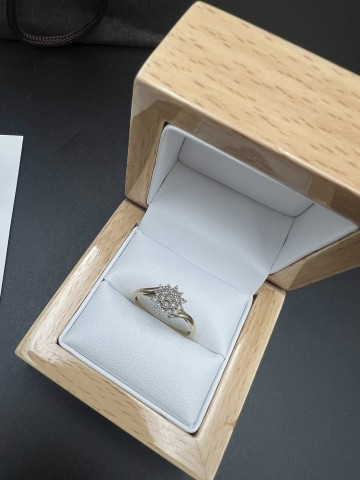 Pierścionek z ż&oacute;łtego złota z diamentami Apart Pr&oacute;ba 375 + c