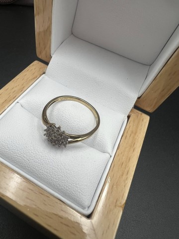 Pierścionek z ż&oacute;łtego złota z diamentami Apart Pr&oacute;ba 375 + c