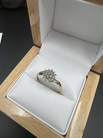 Pierścionek z ż&oacute;łtego złota z diamentami Apart Pr&oacute;ba 375 + c