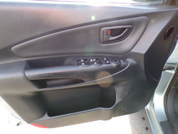 HYUNDAI TUCSON 2.0 BENZ SK&Oacute;RA ALU HAK PARTRONIC