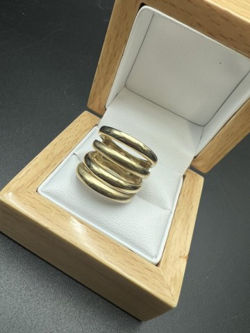 Złoty pierścionek  Pr&oacute;ba 585  Waga: 8.15 g