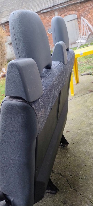 podw&oacute;jny fotel (kanapa) pasażera lub trzeciego rzędu do samo