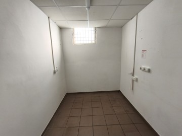 Wynajmę lokal handlowo-usługowy 100m2, parking, działka