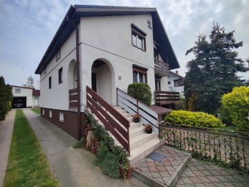 Sprzedam 2 budynki mieszkalne w okolicy lasów i jeziora