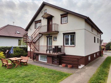 Sprzedam 2 budynki mieszkalne w okolicy lasów i jeziora