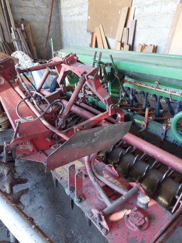 Agregat uprawowo-siewny siewnika Amazonka