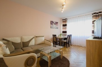 Do wynajęcia 2 pokoje, w dobrym stanie, umeblowane, 1 piętro