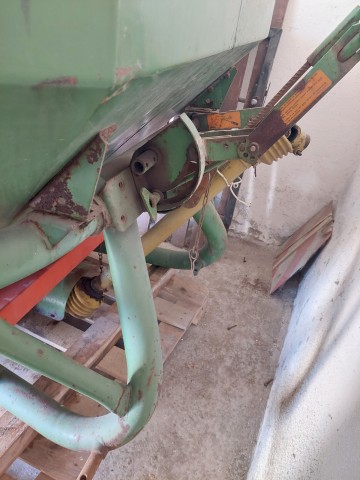 Siewnik do nawozu Amazone 803